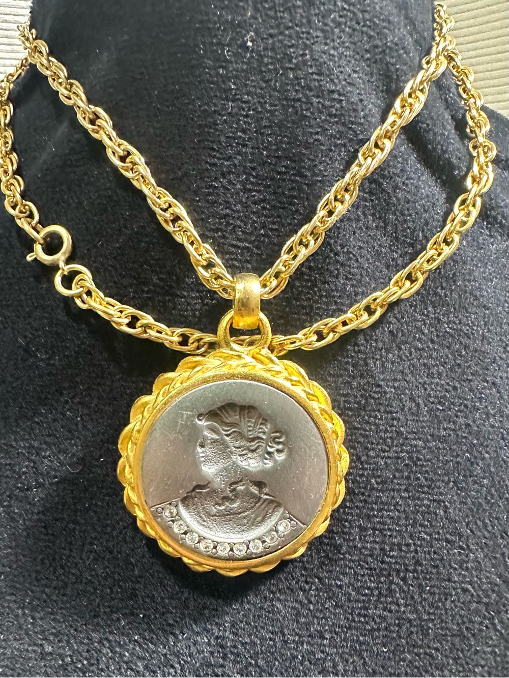 NOS: Vtg Left Facing Cameo Accented w/Rhinestone Pendant Necklace made in USA